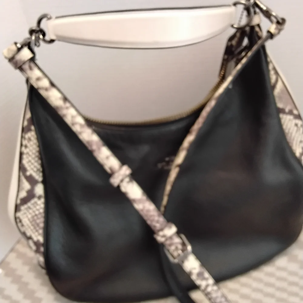Coach Harley Hobo Black Pebbled Leather With Embossed Snake Trim - Picture 8 of 9